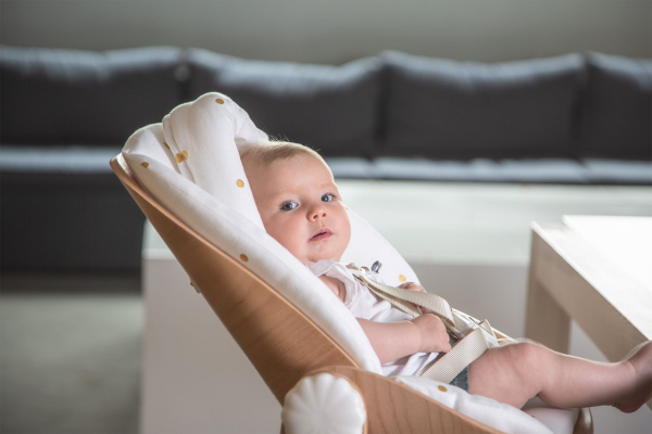Подушка на сидіння для новонародженого Childhome Evolu (gold dots)